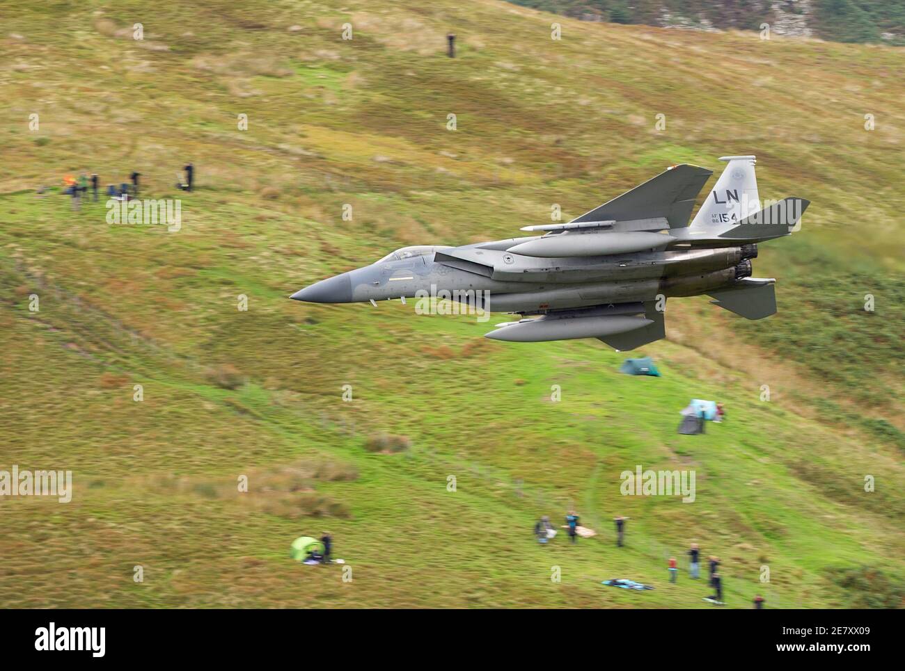 U.S Airforce F15 passing hillside spectators, Mach Loop, Wales Stock Photo
