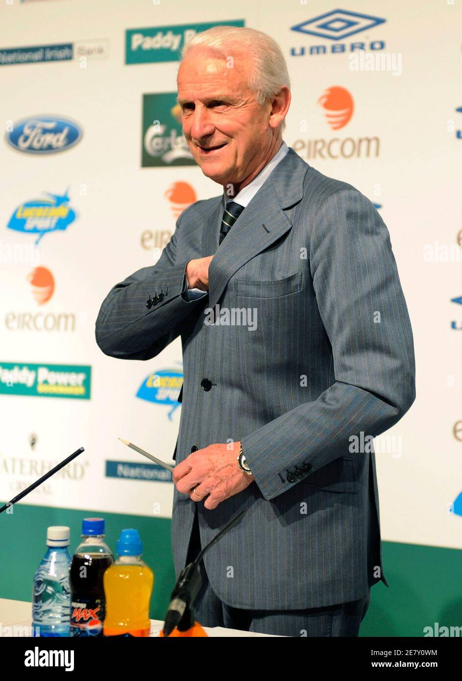 Giovanni Trapattoni, the new Republic of Ireland senior team manager, holds a news conference in the RDS Concert Hall in Dublin, May 1, 2008. REUTERS/Russell Cheyne (IRELAND) Stock Photo