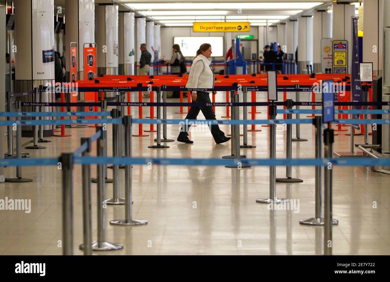Empty check in desks at edinburgh airport hires stock photography and