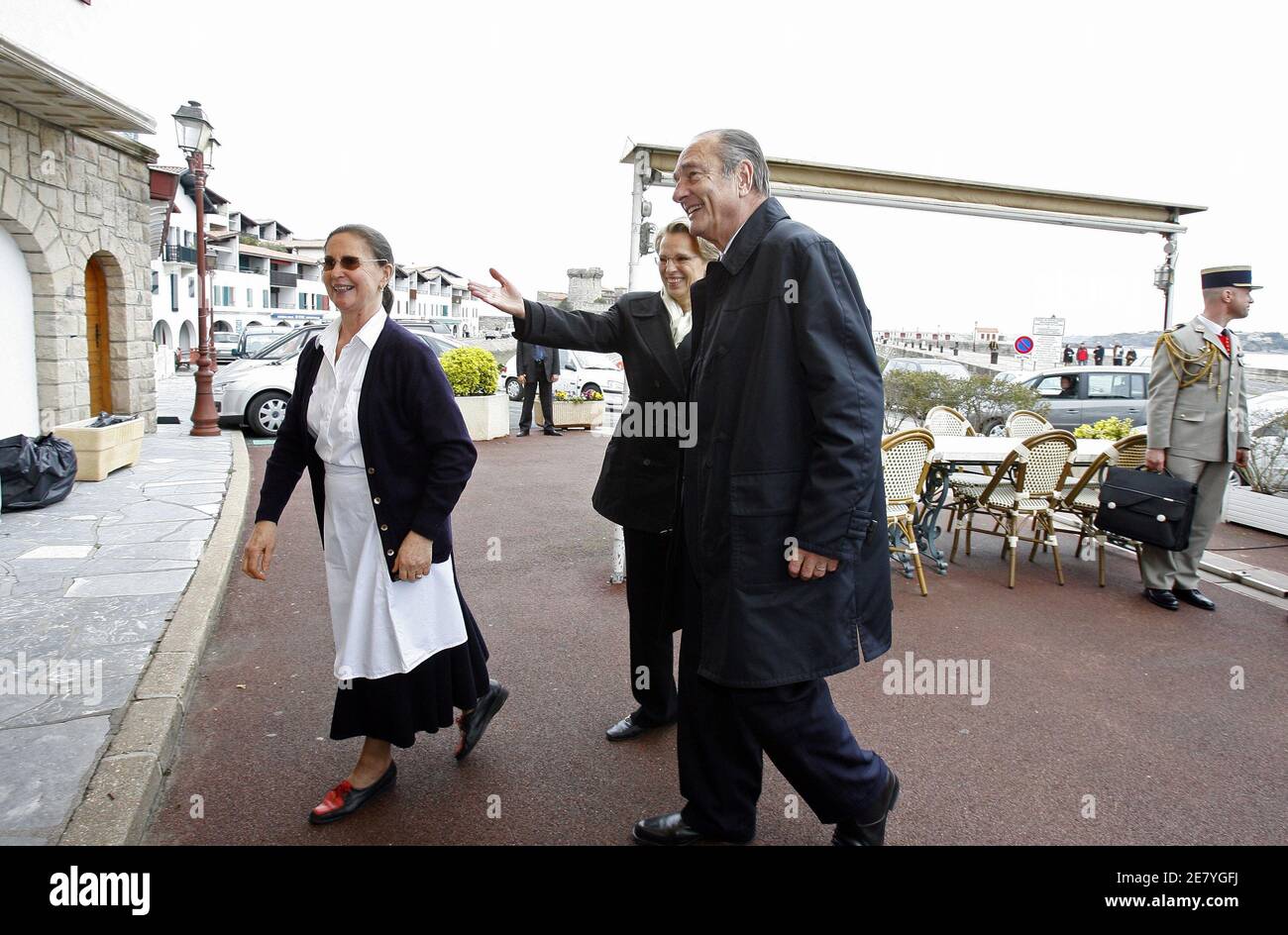 President Jacques Chirac and Defense Minister of Michele Alliot-Marie arrive at restaurant 'Chez Margot' to have lunch with former rugby player Serge Blanco, in Ciboure, south-west of France on April 3, 2007. Photo by Bernard Bisson/ABACAPRESS.COM Stock Photo