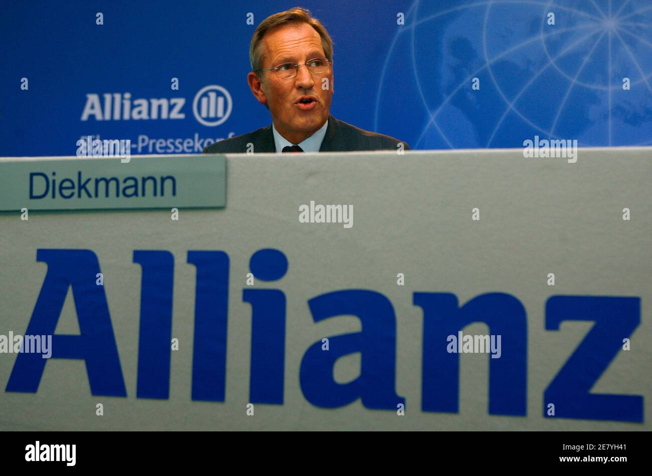 Michael Diekmann, CEO of Europe's biggest insurer Allianz SE, addresses journalists during the company's annual news conference in Munich, February 26, 2009. REUTERS/Alexandra Beier (GERMANY) Stock Photo