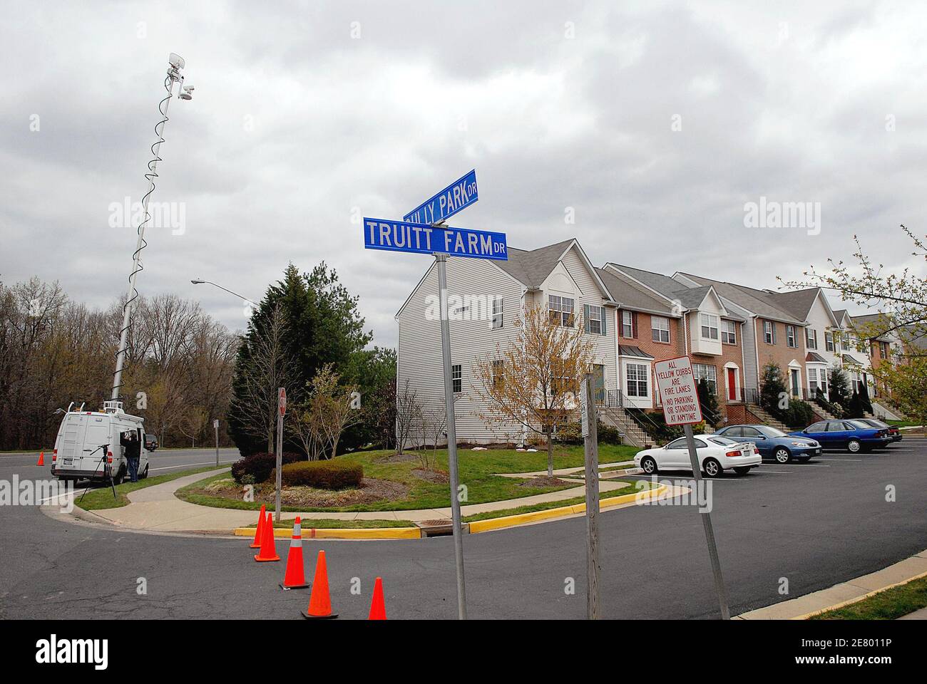 A news vqn is parked near the townhouse where Cho Seung-Hui lived in Centreville, VA, USA on April 18, 2007. Officials have named Seung-Hui, the 23-year-old South Korean native, as the suspect in the killing rampage at Virginia Tech yesterday killing 32 and self. Photo by Olivier Douliery/ABACAPRESS.COM Stock Photo