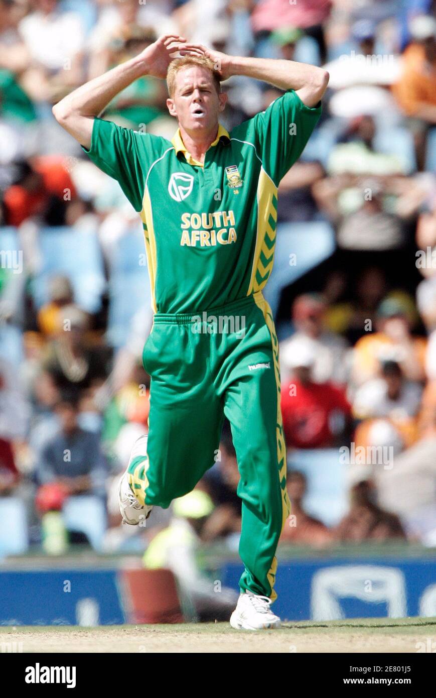 south-africas-shaun-pollock-reacts-after-missing-a-wicket-during-the-first-one-day-international-cricket-match-against-pakistan-in-pretoria-february-4-2007-reuterssiphiwe-sibeko-south-africa-2E801J5.jpg