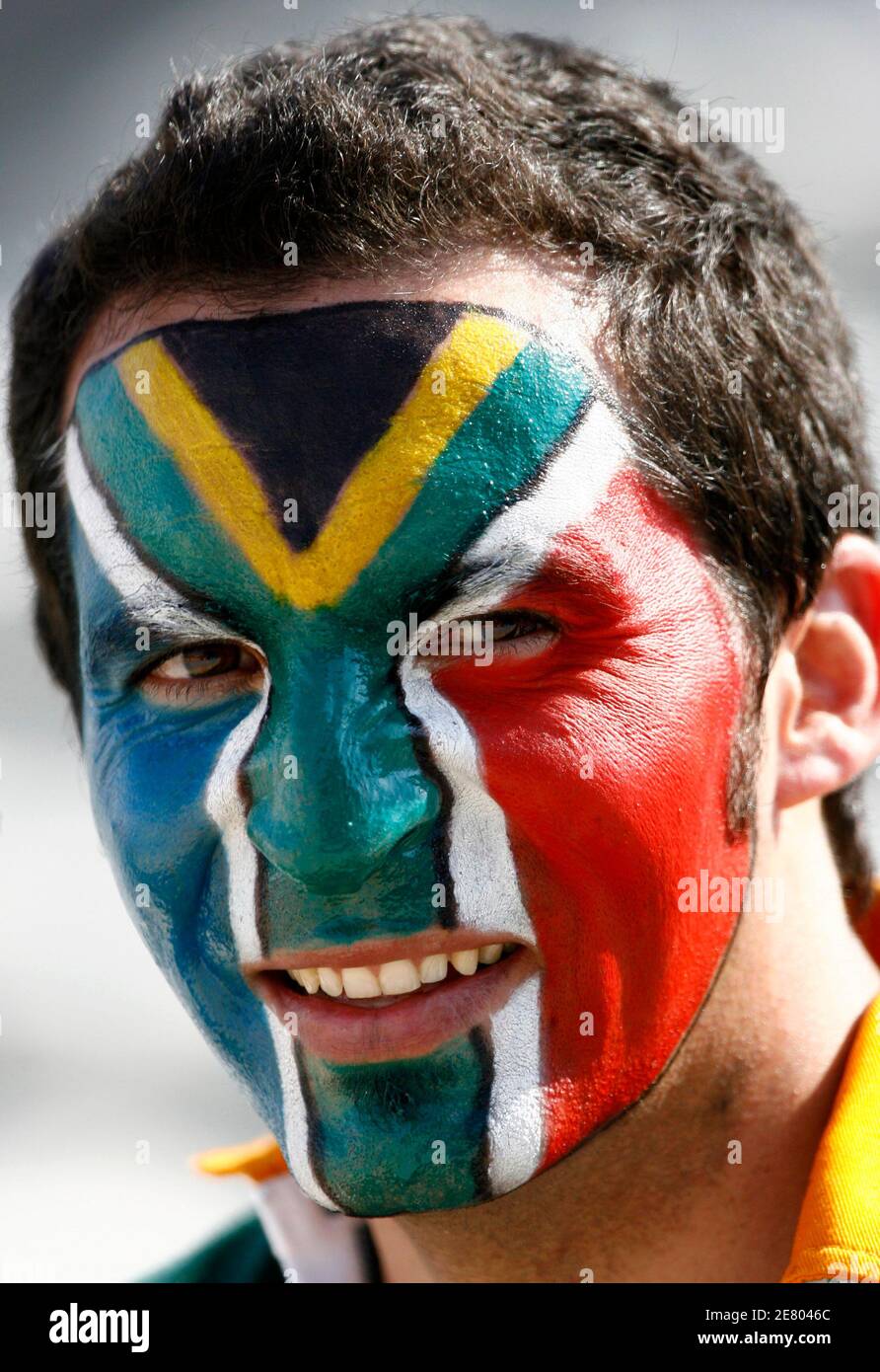 South african flag face paint hi-res stock photography and images - Alamy