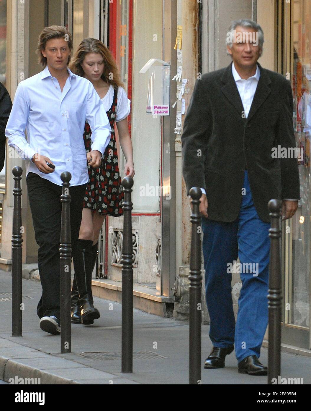 Prime Minister Dominique de Villepin arrives to the polling station 