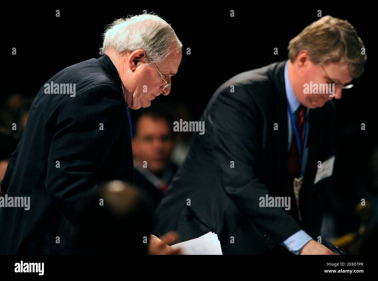 Michigan Sen. Carl Levin (L) takes his seat as Michigan Democratic Party Chairman Mark Brewer departs at the Democratic National Committee Rules and Bylaws Committee meeting in Washington May 31, 2008. The Democratic Party will search for a compromise over disputed convention delegates from Florida and Michigan on Saturday in what could be Hillary Clinton's last chance to gain ground on presidential rival Barack Obama REUTERS/Mike Theiler (UNITED STATES) US PRESIDENTIAL  ELECTION CAMPAIGN 2008 (USA) Stock Photo