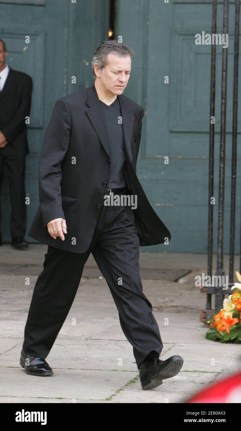French actor Francis Huster leaves the funeral service for French actor Jean -Pierre Cassel at Saint-Eustache church in Paris, France on April 26, 2007.  Cassel died of cancer at 74 last Thursday. Photo