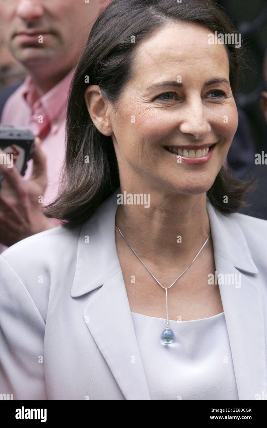 French socialist presidential candidate Segolene Royal ponders a question during a press conference given to French provincial daily newspapers in Paris, France, on April 27, 2007. Photo by Bisson-Mousse/ABACAPRESS.COM Stock Photo