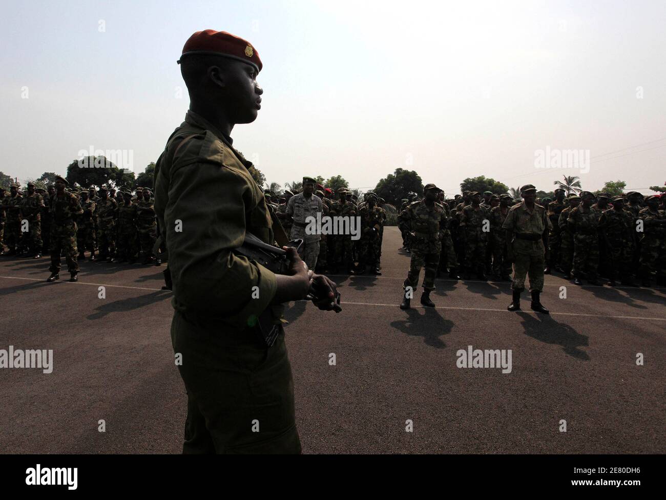 Guinean soldiers, loyal to Defence Minister Sekouba Konate, parade at Alpha Yaya Diallo military camp in the capital Connakry, December 11, 2009. A swift crackdown on rogue elements in Guinea's military by Konate has restored some order and offered cautious hopes that the West African nation will not tip further into chaos for now. REUTERS/Emmanuel Braun (GUINEA CONFLICT MILITARY POLITICS IMAGES OF THE DAY) Stock Photo
