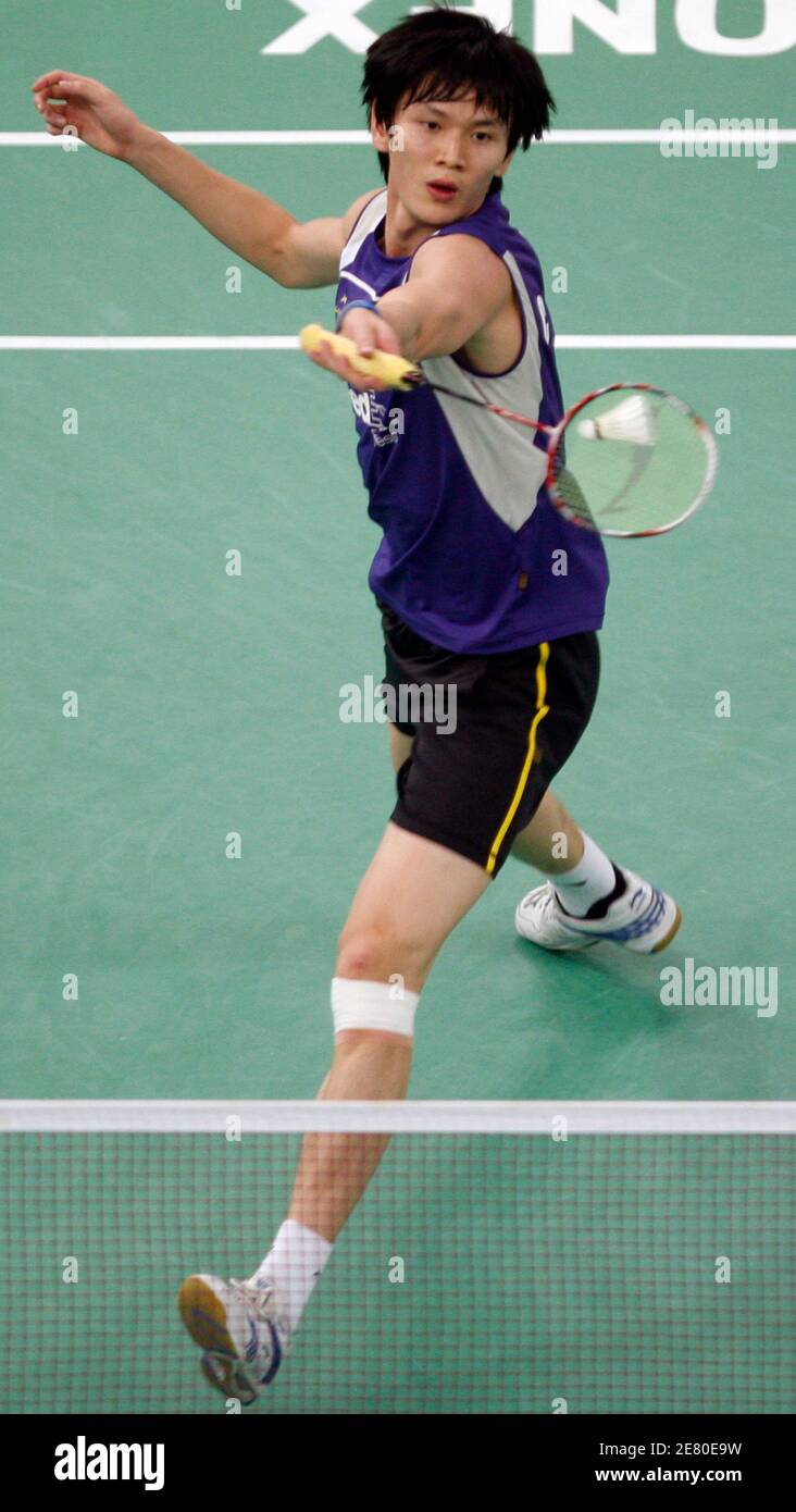 China S Bao Chunlai Returns A Shuttlecock To Vietnam S Nguyen Tien Minh During The Men S Singles Match At The Malaysia Open Badminton Super Series 2010 In Kuala Lumpur January 21 2010 Reuters Bazuki Muhammad