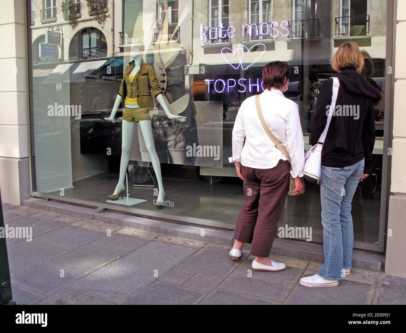 Topshop store hi-res stock photography and images - Page 25 - Alamy