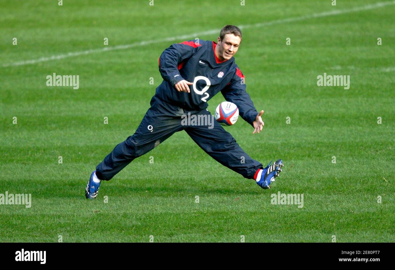 England's Jonny Wilkinson catches the ball during rugby practice at Twickenham Stadium in London January 23, 2007. Wilkinson is named in the England rugby squad to face Scotland in the opening match of their Six Nations campaign, which is due to start next week.   REUTERS/Dylan Martinez    (BRITAIN) Stock Photo