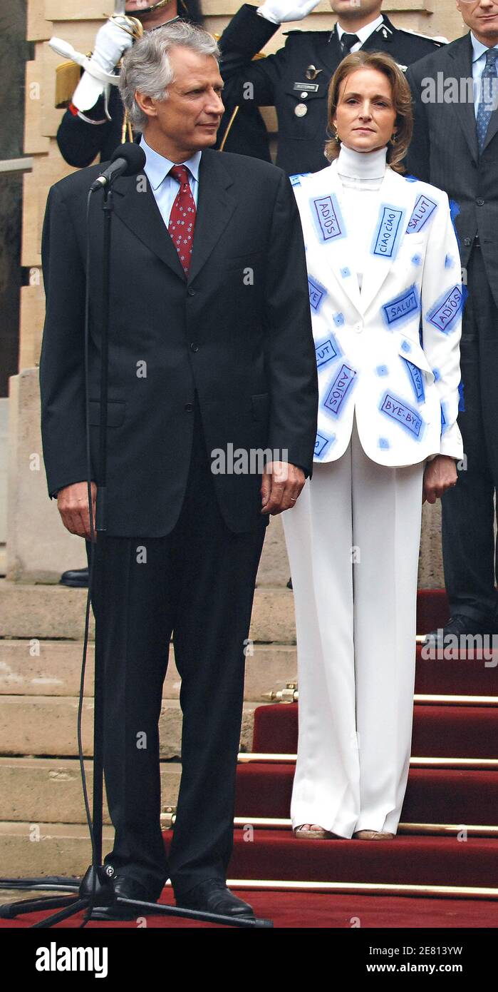 French outgoing Prime minister Dominique de Villepin France's delivers a  speech with his wife Marie-Laure de Villepin during the official handover  ceremony, at the 'Hotel de Matignon', in Paris, France, on May