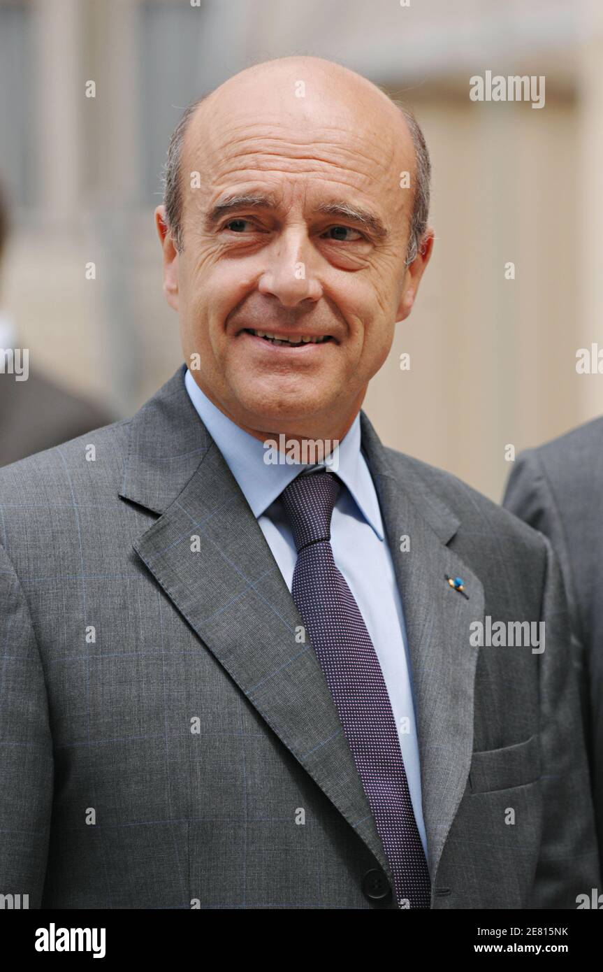 Newly appointed Ecology and Sustainable Development minister Alain Juppe pictured during the handover ceremony held at the Hotel de Roquelaure (Transport Ministry) in Paris, France, on May 18, 2007. Alain Juppe is the only 'Ministre d'Etat' of the new French government, an honorific distinction that ranks him as the second most important minister in the new government, right behind France's new Prime Minister Francois Fillon. His attributions are broad as this ministry will have him deal with ecology, sustainable development and environment, as well as transport and energy matters. Photo by Ni Stock Photo