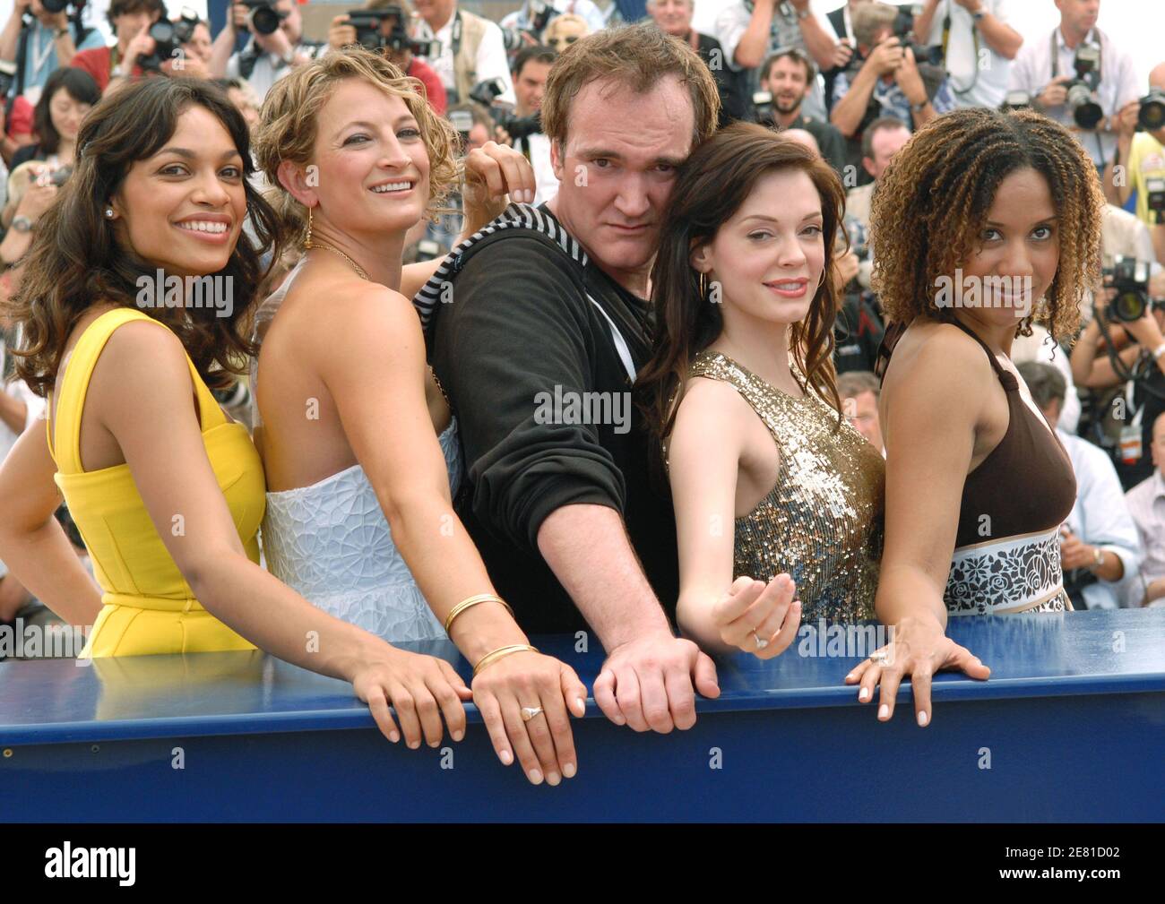 US actress Rosario Dawson, New Zealander actress Zoe Ball, US director  Quentin Tarantino, US actresses Rose McGowan and Tracie Thoms attend a  photocall promoting the film 'Death Proof' at the Palais des
