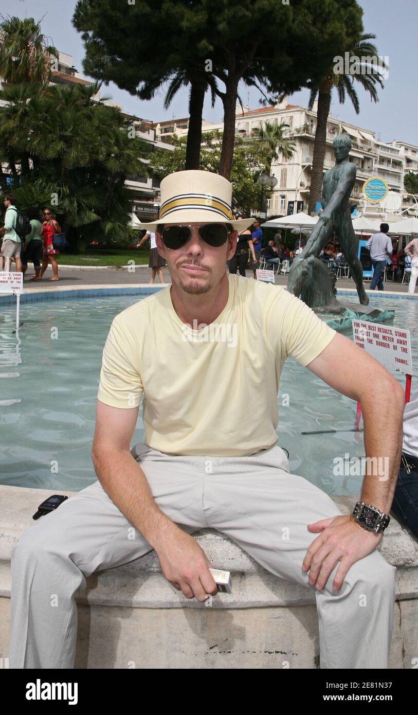 US actor Kevin Dillon (Matt Dillon's brother) poses for our photographer on the Croisette while filming a scene for the HBO serie 'Entourage', during the 60th International Film Festival in Cannes, France, on May 25, 2007. Photo by Denis Guignebourg/ABACAPRESS.COM Stock Photo