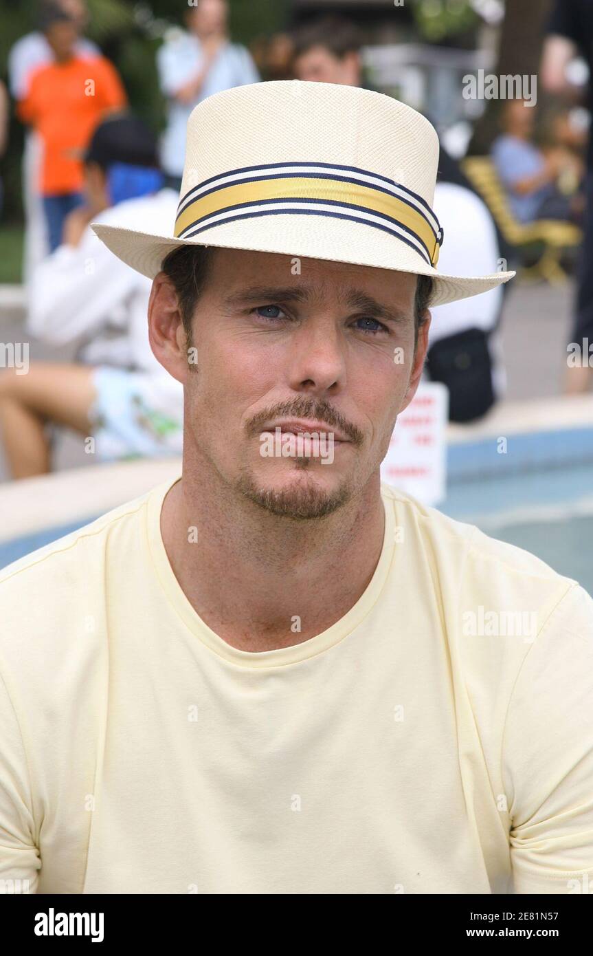 US actor Kevin Dillon (Matt Dillon's brother) poses for our photographer on the Croisette while filming a scene for the HBO serie 'Entourage', during the 60th International Film Festival in Cannes, France, on May 25, 2007. Photo by Denis Guignebourg/ABACAPRESS.COM Stock Photo