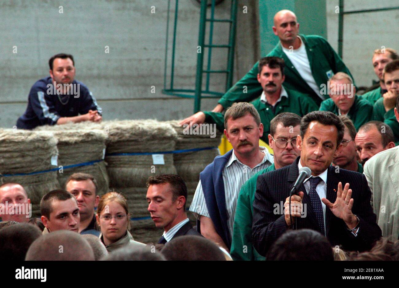 French President Nicolas Sarkozy meets with workers as he visits the cooperative 'Terre de Lin' in Saint-Pierre-Le-Viger, western France, May 29, 2007. Photo by Mehdi Taamallah/ABACAPRESS.COM Stock Photo