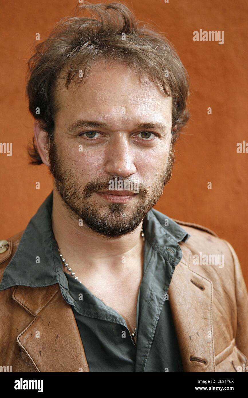 Swiss actor Vincent Perez arrives in the 'Village', the VIP area of the French Open at Roland Garros arena in Paris, France on May 30, 2007. Photo by ABACAPRESS.COM Stock Photo
