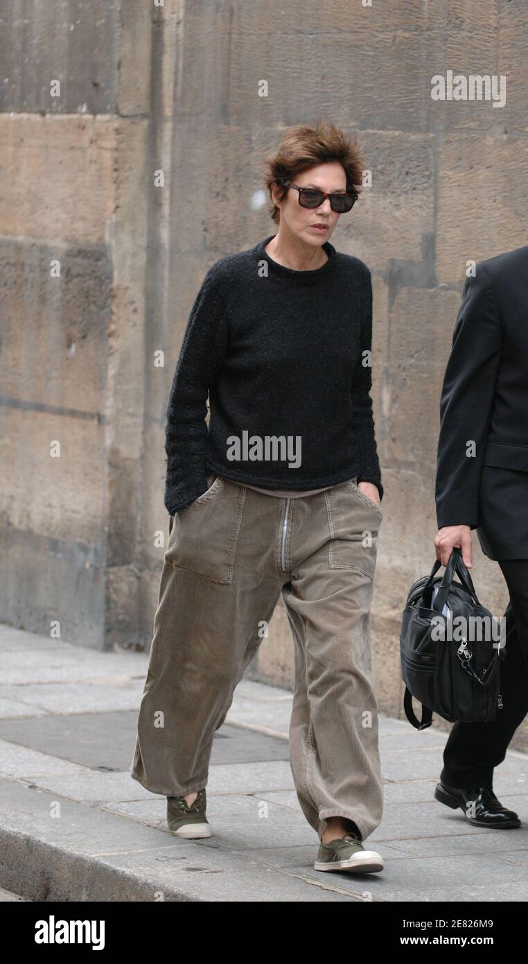 British born actress and singer Jane Birkin arrives at the funerals mass  for French actor Jean-Claude Brialy held at 'Saint-Louis en l'Ile' church  in Paris, France on June 4, 2007. Photo by