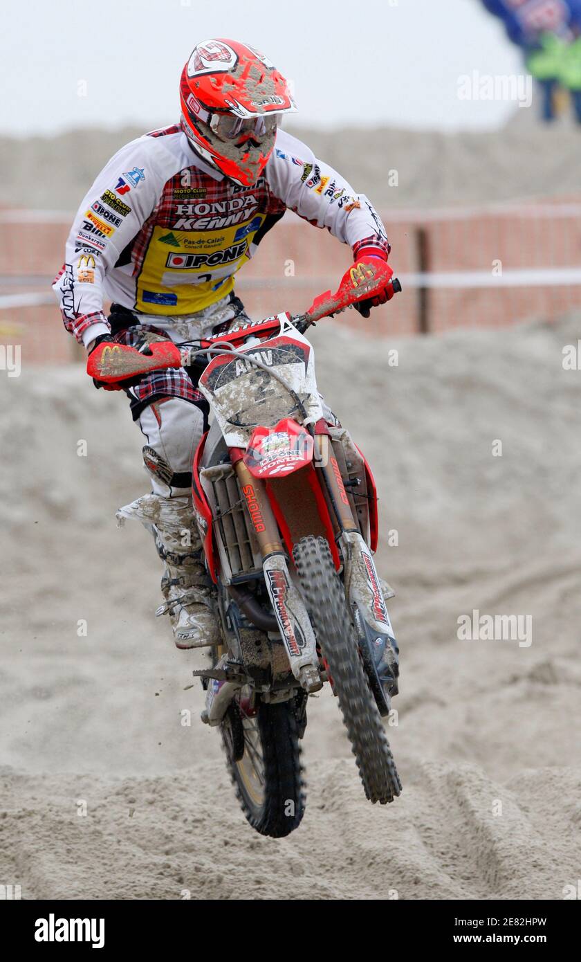 France's Timotei Potisek rides on his way to win the Enduropale motorcycle  endurance race on the beach of Le Touquet, northern France, February 22,  2009. About 1000 motorbikes and 500 quad bike
