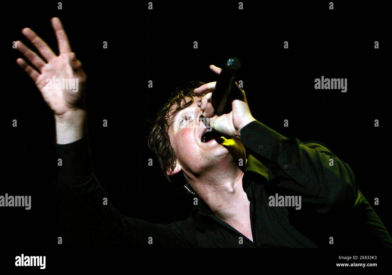 Keane lead singer tom chaplin hi-res stock photography and images - Alamy