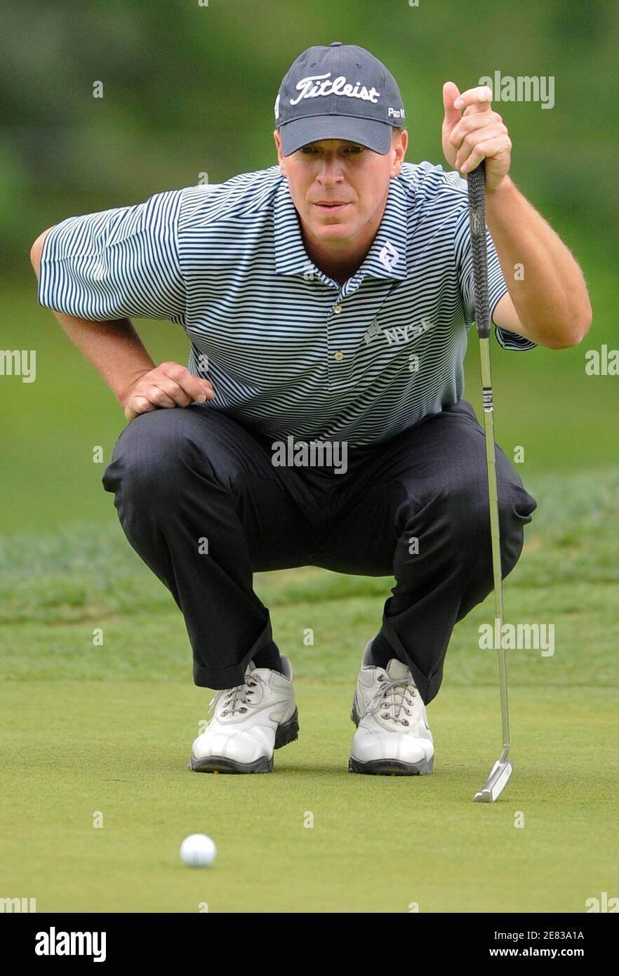 Steve Stricker of the U.S. lines up a putt on the seventh hole during the final round of the Northern Trust Open golf tournament in the Pacific Palisades area of Los Angeles February 22, 2009. REUTERS/Gus Ruelas (UNITED STATES) Stock Photo