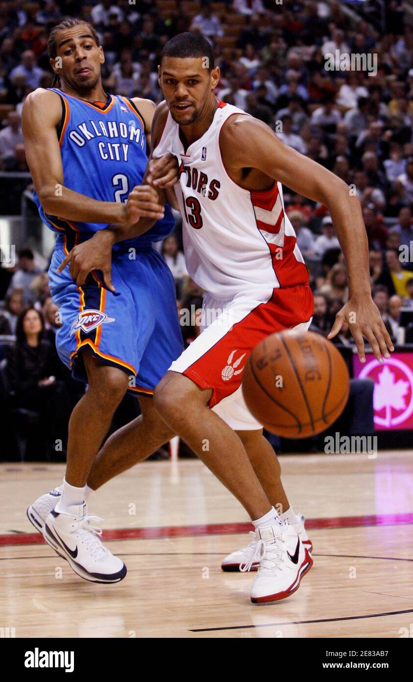 Toronto Raptors forward Patrick O'Bryant (R) and Oklahoma City Thunder  forward Thabo Sefolosha of Switzerland chase a rebound during the first  half of their NBA basketball game in Toronto, March 27, 2009.