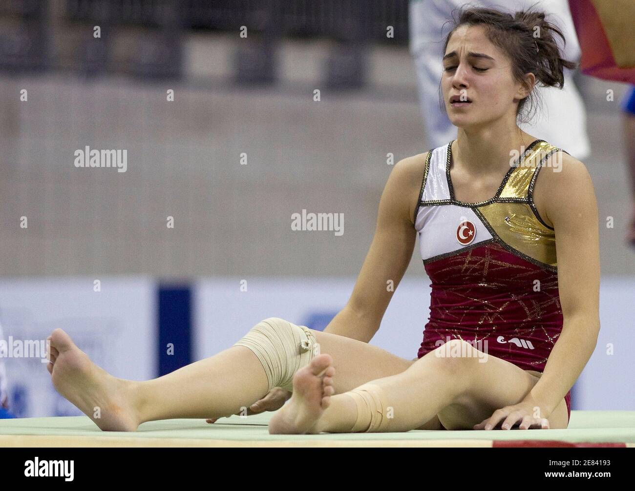 Gymnast landing High Resolution Stock Photography and Images Alamy