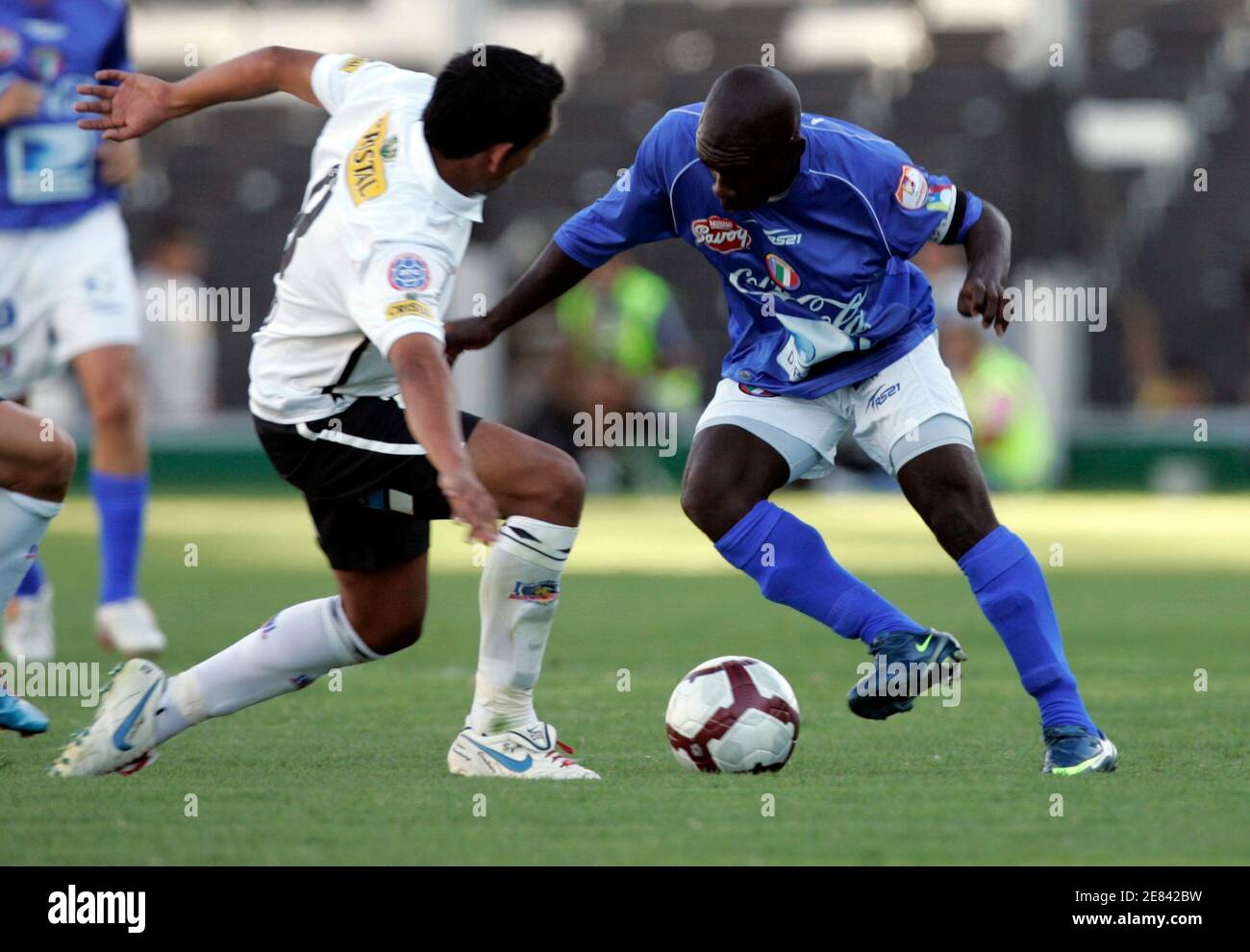 Cristian Casseres R Of Venezuela S Deportivo Italia Challenges Sebastian Toro Of Chile S Colo Colo During Their Copa Libertadores Soccer Match In Santiago February 16 2010 Reuters Victor Ruiz Caballero Chile Tags Sport Soccer