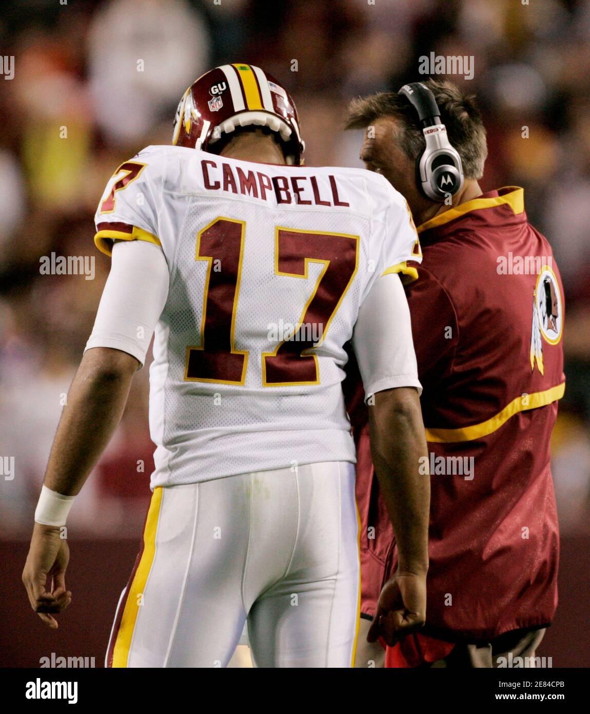 Washington Redskins head coach Jim Zorn (R) confers with quarterback Jason Campbell in the fourth quarter of their NFL football game against the Cleveland Browns in Landover, Maryland October 19, 2008.  REUTERS/Gary Cameron   (UNITED STATES) Stock Photo