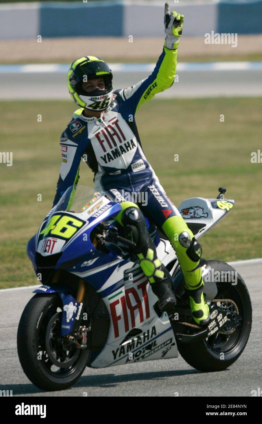 Yamaha's MotoGP rider Valentino Rossi of Italy celebrates after winning the  Spanish Grand Prix in Jerez March 25, 2007. REUTERS/Marcelo Del Pozo (SPAIN  Stock Photo - Alamy