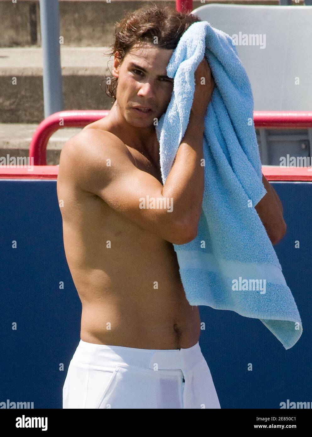 Spain's Rafael Nadal towels off following practice for the Rogers Cup  tennis tournament in Montreal, August 7, 2009. Nadal has been suffering  from tendonitis in both knees and has not played a