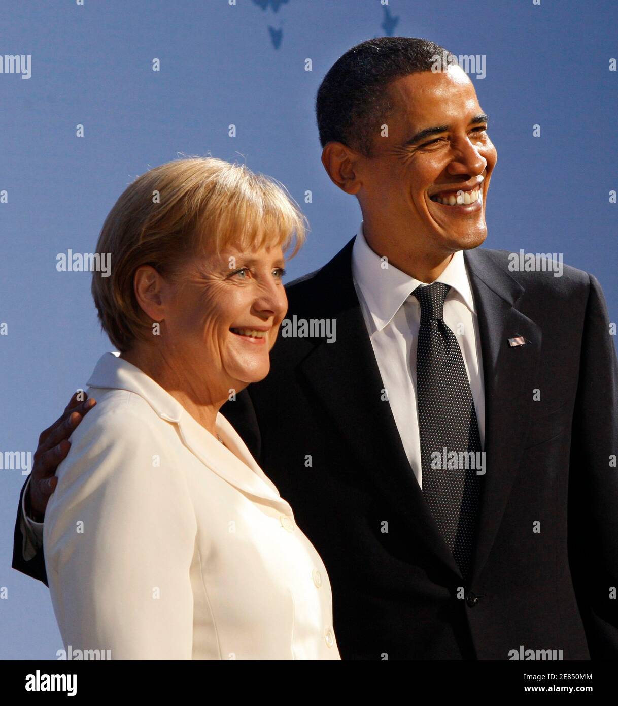 German Chancellor Angela Merkel poses with U.S. President Barack Obama as they arrive at the Phipps Conservatory for an opening reception and working dinner for heads of delegation at the Pittsburgh G20 Summit in Pittsburgh, Pennsylvania, September 24, 2009.     REUTERS/Chris Wattie (UNITED STATES POLITICS) Stock Photo