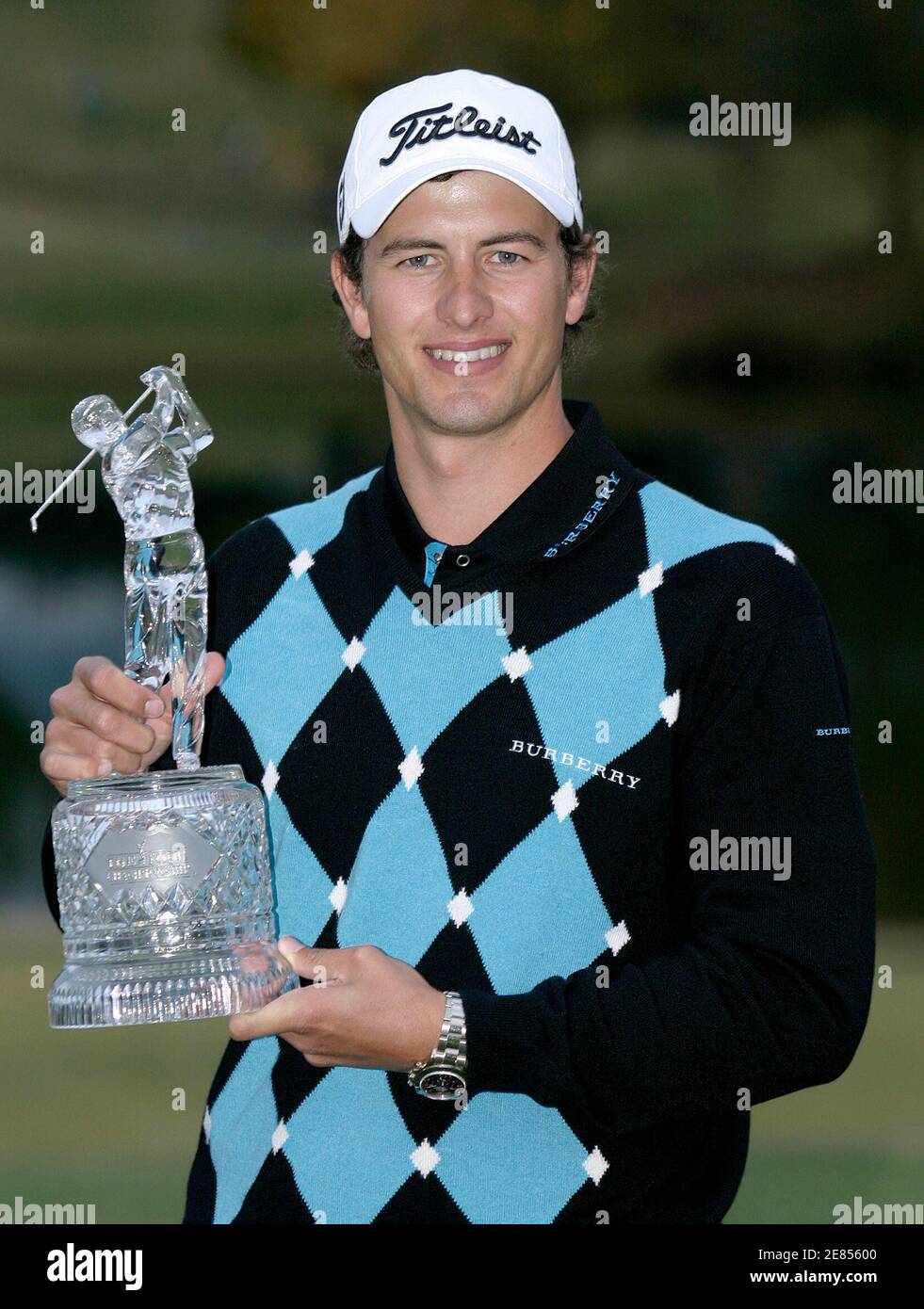 Adam Scott from Queensland, Australia holds his trophy after winning the  Tour Championship at East Lake Golf Club in Atlanta, Georgia, November 5,  2006. REUTERS/Steve Schaefer (UNITED STATES Stock Photo - Alamy