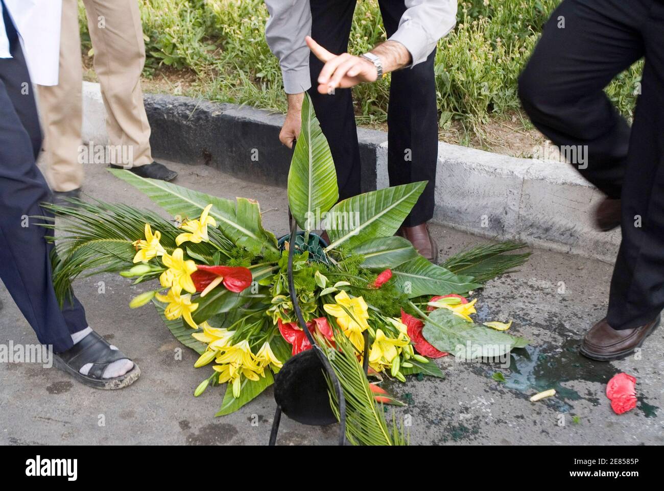 Flowers Being Delivered High Resolution Stock Photography And Images Alamy