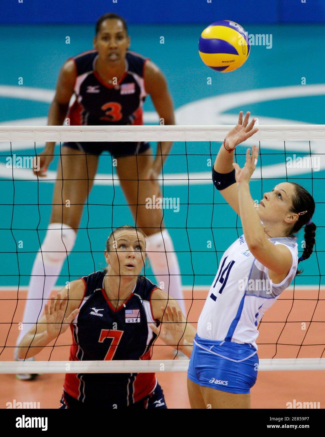 Eleonora Lo Bianco (R) of Italy throws the as Heather Bown and Tayyiba Haneef-Park (L) of the U.S. prepare to block their women's quarter-final volleyball match at the Beijing 2008