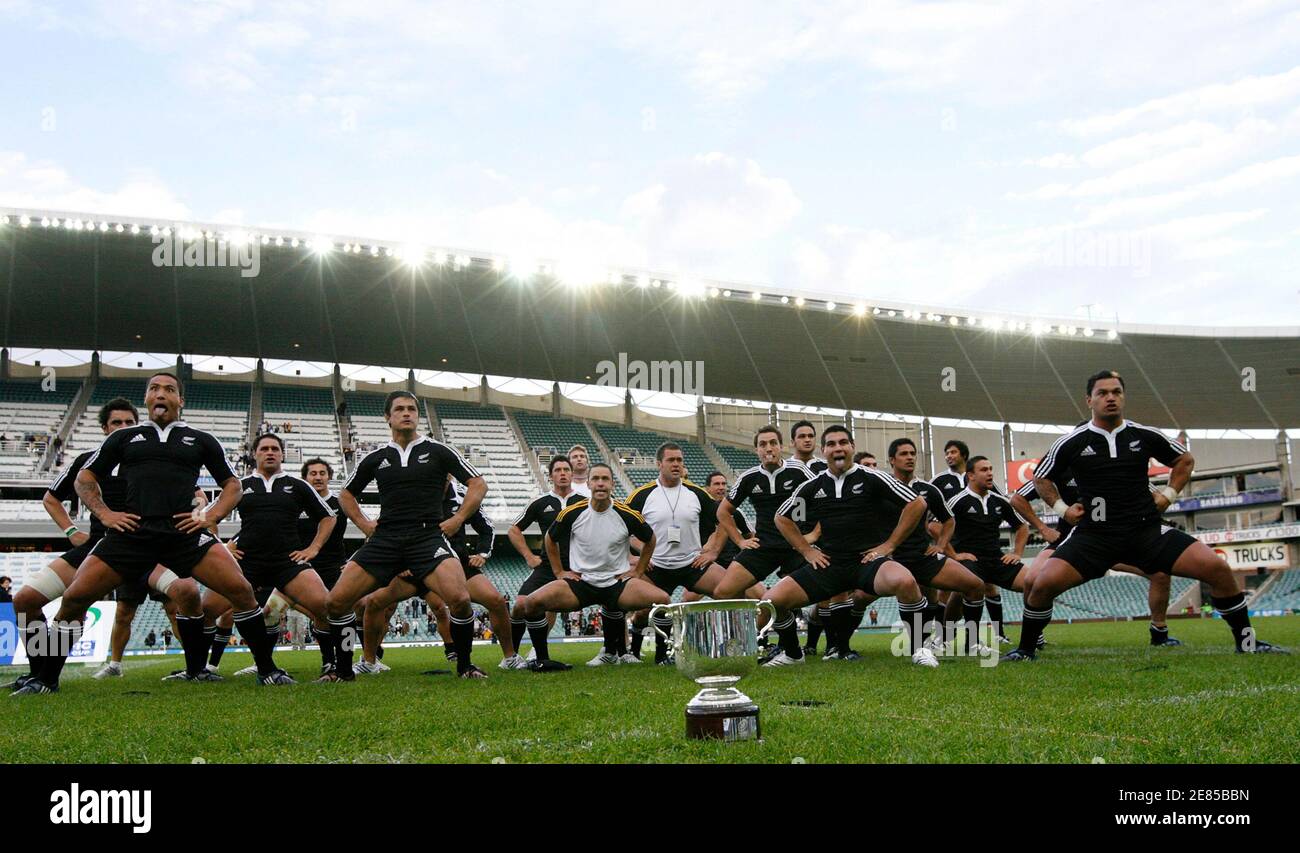 Page 6 - The New Zealand Players Perform Haka Resolution Stock Photography and Alamy