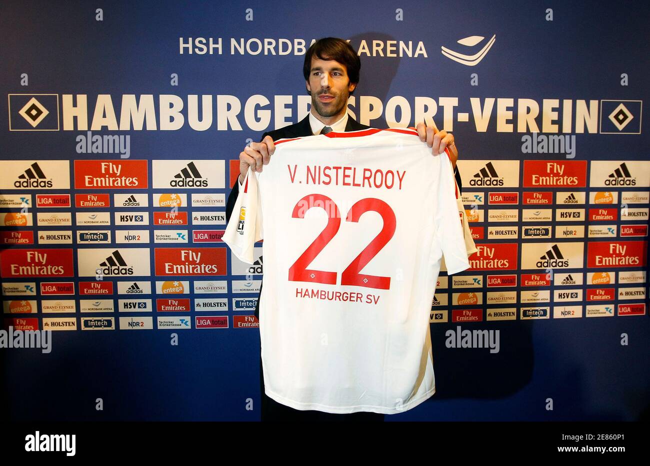 Dutch striker Ruud van Nistelrooy poses with his new jersey during a news  conference at German Bundesliga soccer team Hamburg SV in Hamburg January  25, 2010. Hamburg SV have signed the 33-year-old
