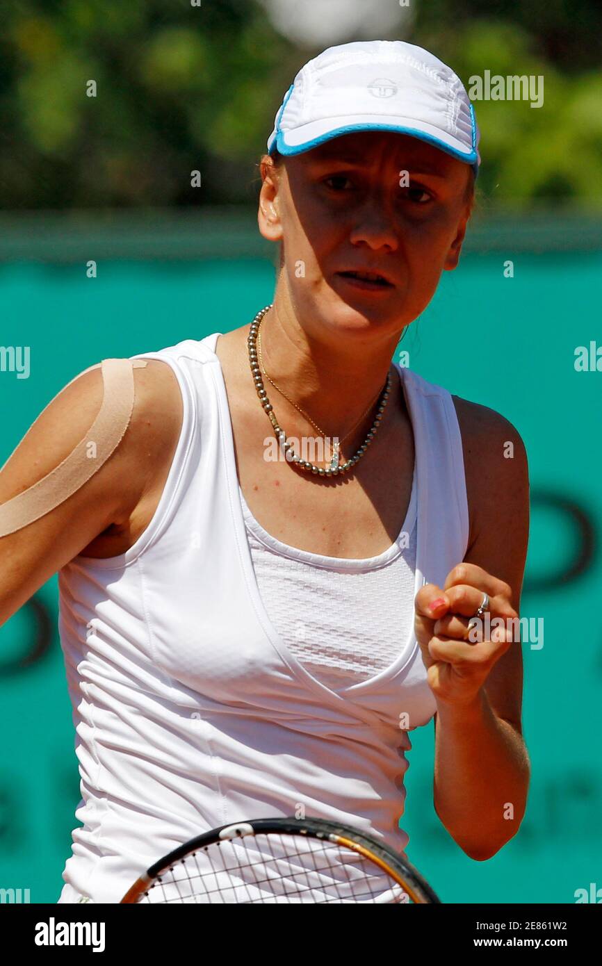 Regina Kulikova of Russia reacts during her match against Francesca  Schiavone of Italy during the French Open tennis tournament at Roland  Garros in Paris May 24, 2010. REUTERS/Benoit Tessier (FRANCE - Tags: