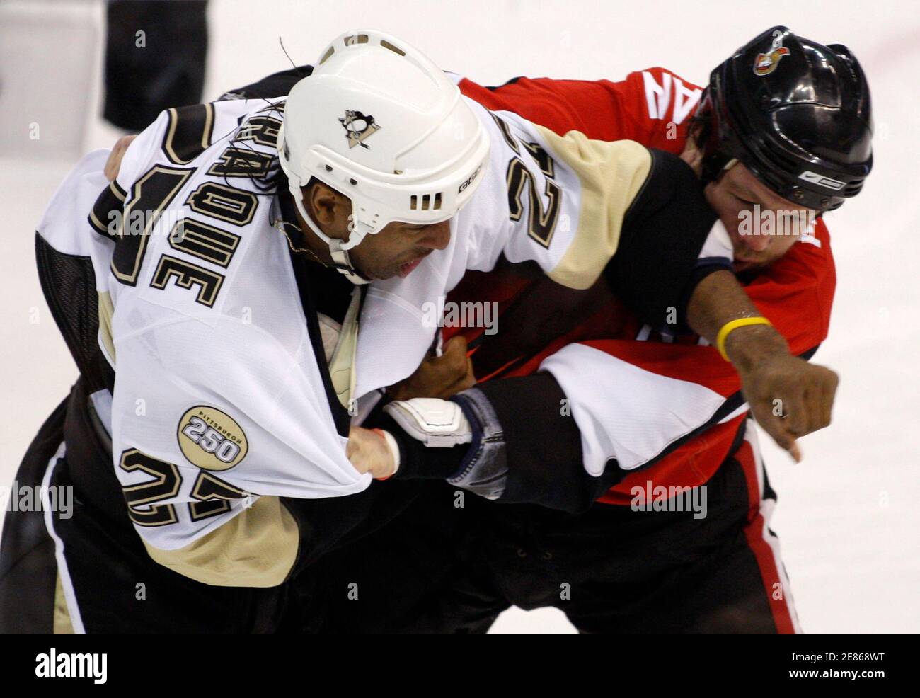 Pittsburgh Penguins' Georges Laraque (L) fights with Ottawa Senators' Brian McGrattan during the first period of their NHL hockey game in Ottawa November 22, 2007.  REUTERS/Chris Wattie   (CANADA) Stock Photo