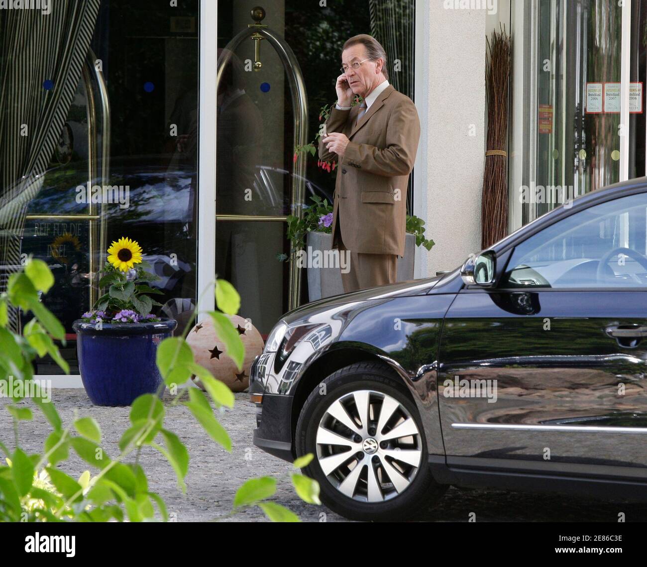 Germany's Social Democratic party (SPD) leader Franz Muentefering uses his cell phone before a party meeting in Potsdam, July 29, 2009. REUTERS/Tobias Schwarz (GERMANY) Stock Photo