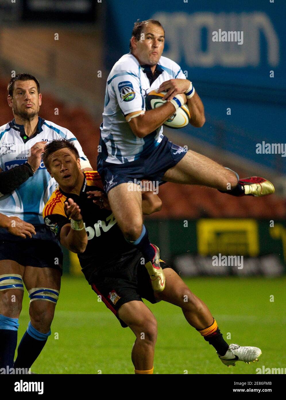 Fourie du Preez of South Africa's Bulls takes a high ball despite the  tackle of Tim Nanai-Williams of New Zealand's Waikato's Chiefs during their  Super 14 rugby match at Waikato Stadium in