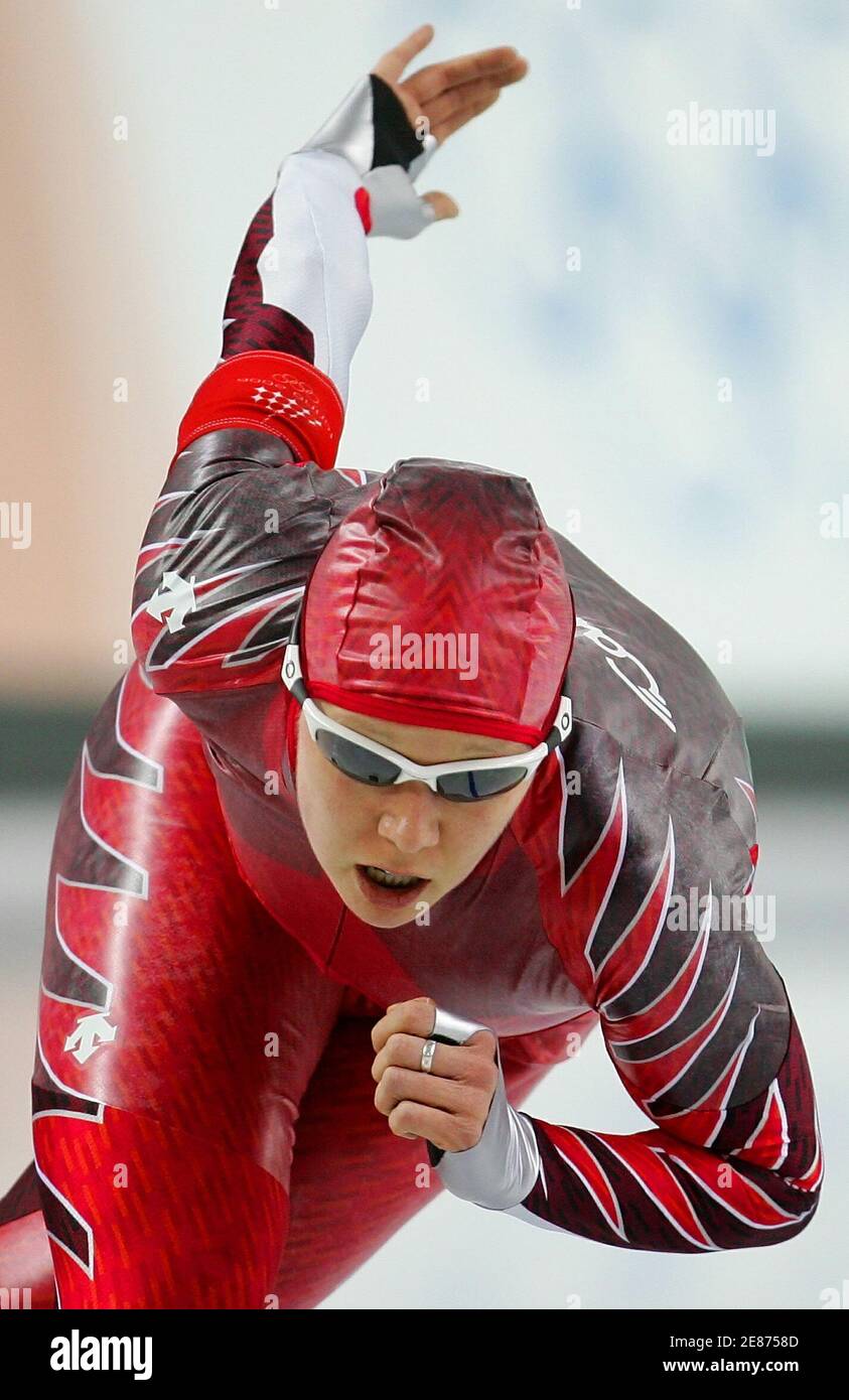 Canada's Cindy Klassen skates for the bronze in the women's speed skating 5000 metres race at the Torino 2006 Winter Olympic Games at Oval Lingotto in Turin, Italy February 25, 2006. Stock Photo