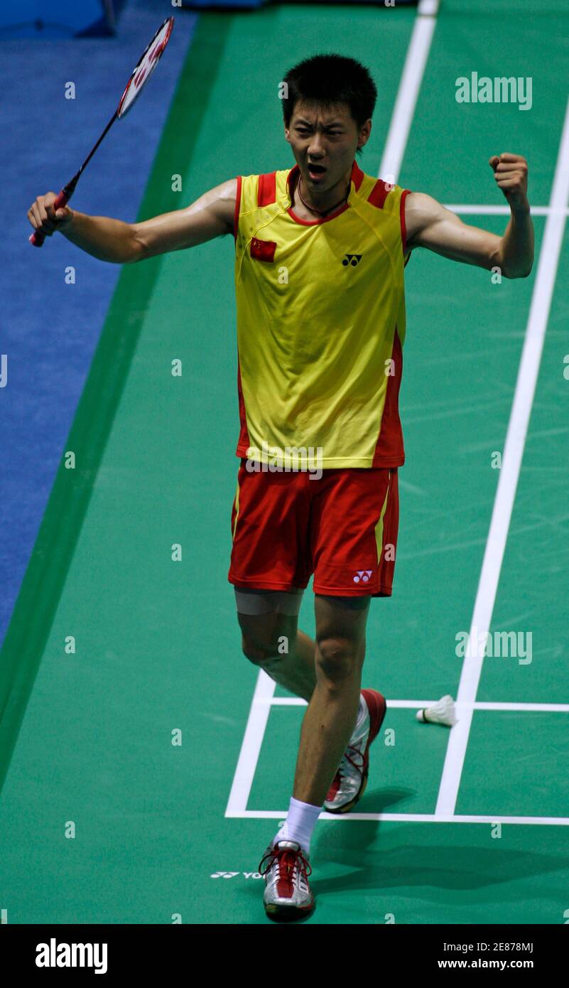 Chen Jin of China celebrates winning his men's singles bronze medal  badminton match against Lee Hyunil of South Korea at the Beijing 2008  Olympic Games August 16, 2008. REUTERS/Beawiharta (CHINA Stock Photo - Alamy