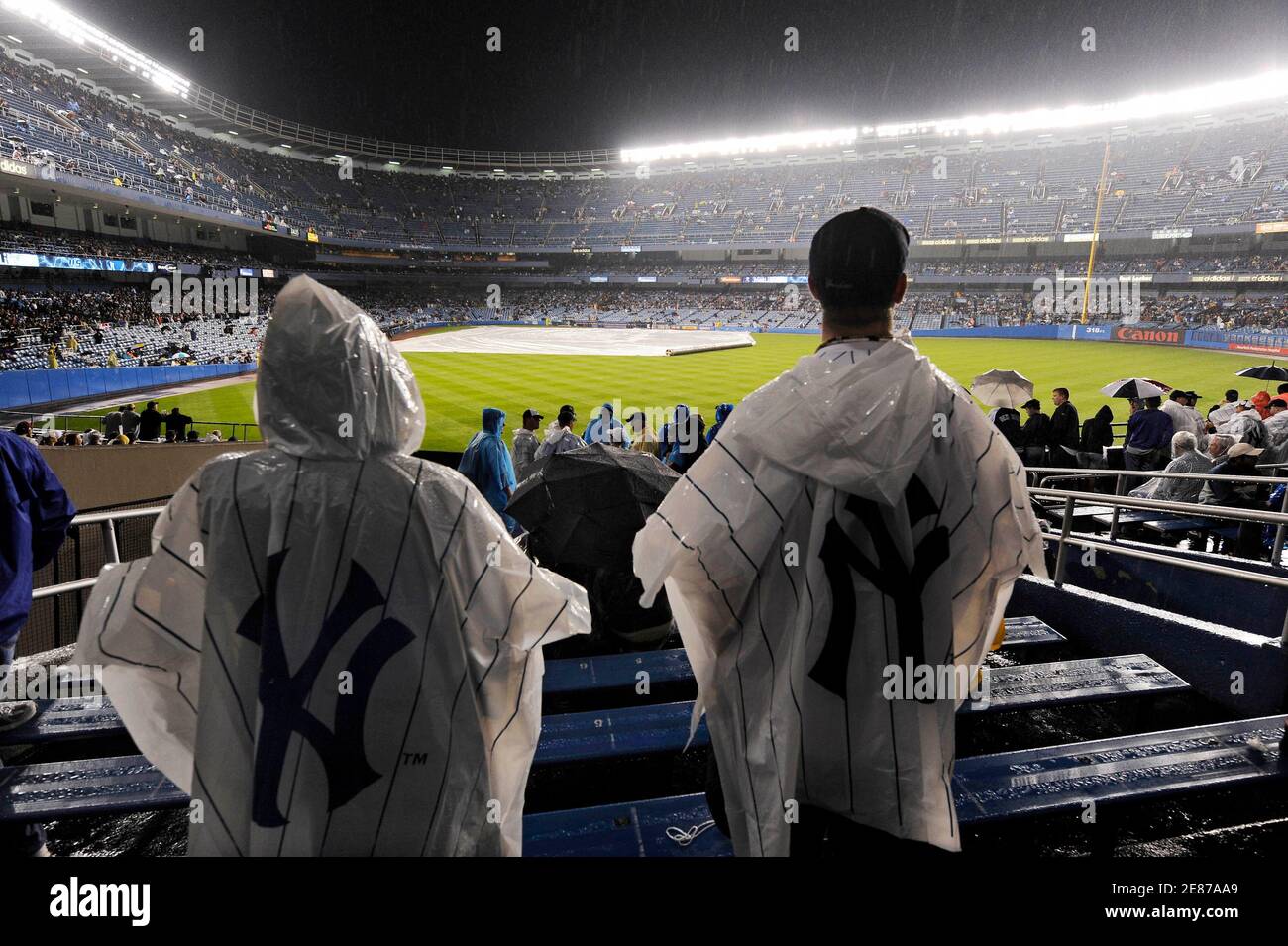 Bleacher creatures hires stock photography and images Alamy