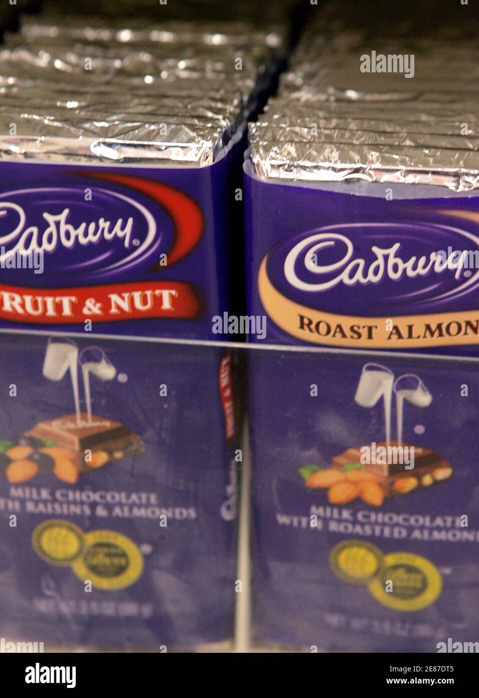 Walgreens store chocolate hires stock photography and images Alamy