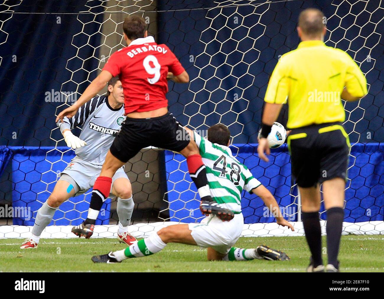 Manchester United forward Dimitar Berbatov (9) scores a goal past Celtic FC defender Darren Odea (48) and goalkeeper Lukask Zaluska (L) during the first half of their friendly soccer match in Toronto July 16, 2010. REUTERS/ Mike Cassese   (CANADA - Tags: SPORT SOCCER) Stock Photo