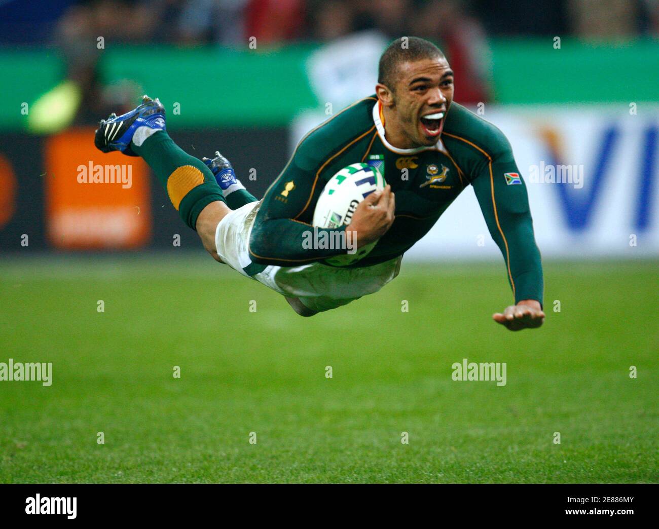 South Africa's Bryan Habana scores a try against Argentina  during their semi-final Rugby World Cup match at the Stade de France Stadium in Saint-Denis, near Paris, October 14, 2007.              REUTERS/Eddie Keogh    (FRANCE) Stock Photo