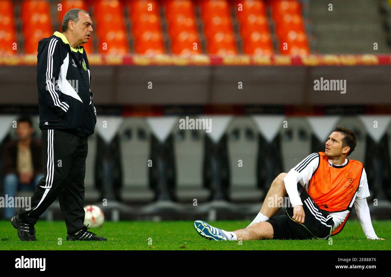 Chelsea's coach Avram Grant (L) chats with Frank Lampard during a training session at the Luzhniki Stadium in Moscow May 20, 2008. Chelsea face Manchester United their Champions League final